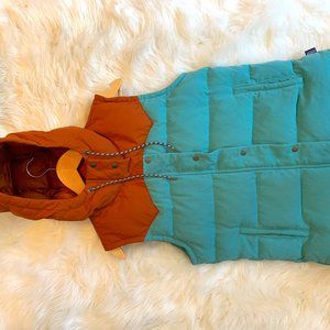 PATAGONIA Women’s Hooded Down Bivy Vest size M blue and brown